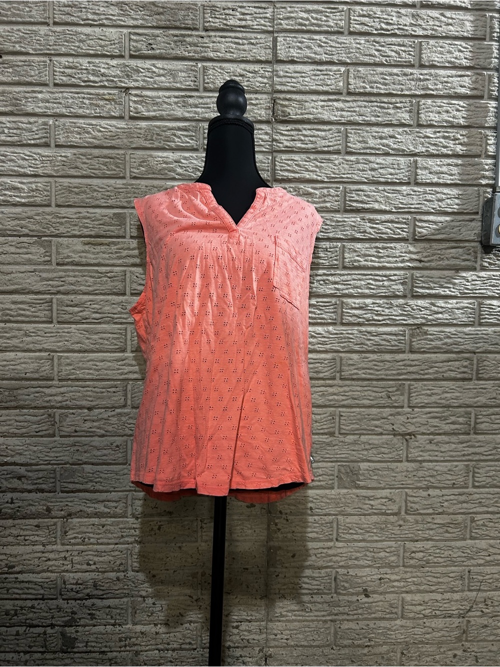 Sleeveless Eyelet V-Neck Top - Coral Pink Liz Claiborne Size XL
